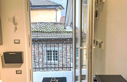 Lavena Ponte Tresa Apartment | Nice apartment for 3 people with TV, balcony and pets allowed