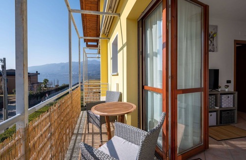 Brolo Apartment | Nice apartment for 5 people with pool, WIFI, TV, terrace and pets allowed