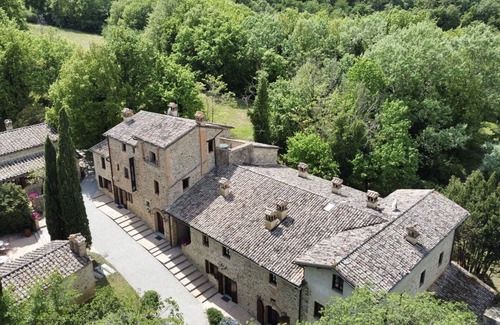 Umbertide Villa | Nice apartment in villa for 8 people with pool, A/C, WIFI, TV, veranda and panoramic view
