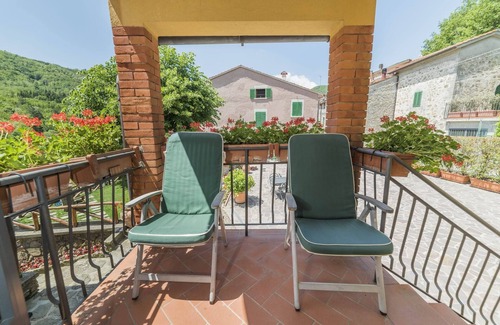 Saturnana Apartment | Nice apartment in a small hamlet, swimming pool, jacuzzi and sauna