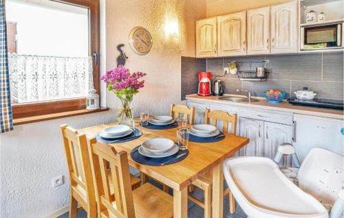 Dabki Apartment | Nice Apartment In Bobolin With Wifi