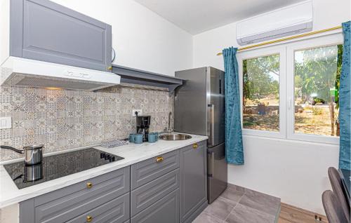 Danilo Biranj Apartment | Nice Apartment In Danilo With Wifi