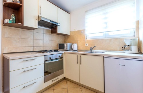 Kastel Novi Apartment | Nice apartment in Kastel Novi with WiFi