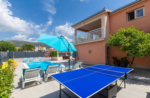 Kastel Novi Apartment | Nice apartment in Kastel Novi with WiFi