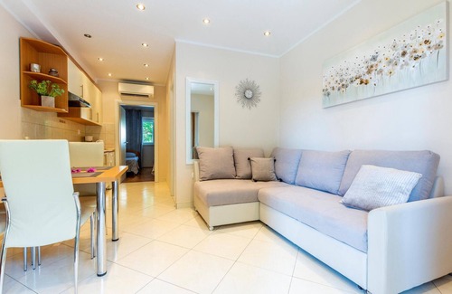Kastel Novi Apartment | Nice apartment in Kastel Novi with WiFi