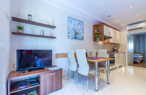 Kastel Novi Apartment | Nice apartment in Kastel Novi with WiFi