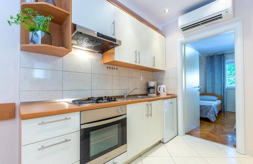 Kastel Novi Apartment | Nice apartment in Kastel Novi with WiFi
