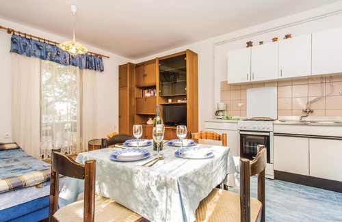 Milcetici Apartment | Nice apartment in Malinska with WiFi