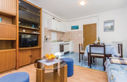 Milcetici Apartment | Nice apartment in Malinska with WiFi