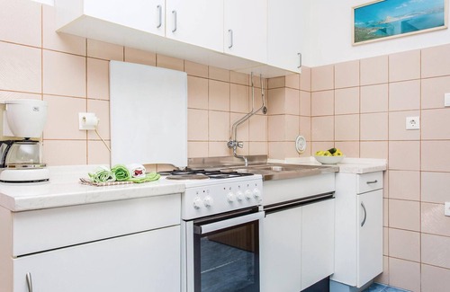 Milcetici Apartment | Nice apartment in Malinska with WiFi