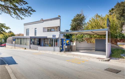 Pjescana Uvala Apartment | Nice Apartment In Pjescana Uvala