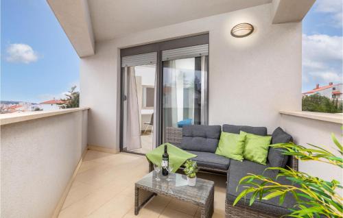 Pjescana Uvala Apartment | Nice Apartment In Pjescana Uvala
