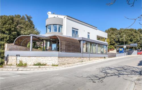 Pjescana Uvala Apartment | Nice Apartment In Pjescana Uvala