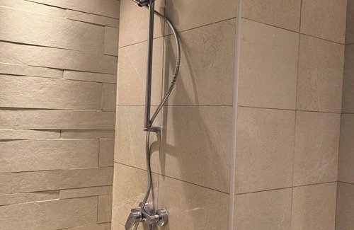 Dubai Apartment | Nice apartment in phenomenal Dubai with fitness room, AC