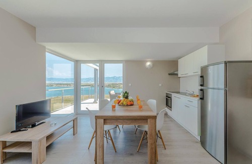 Povljana Apartment | Nice apartment in Povljana with WiFi