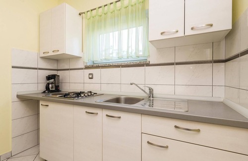 Povljana Apartment | Nice apartment in Povljana with WiFi