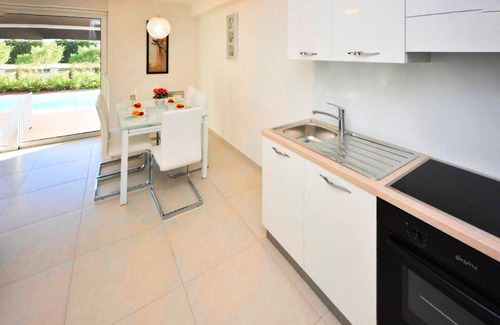 Turanj Apartment | Nice apartment in Turanj with WiFi