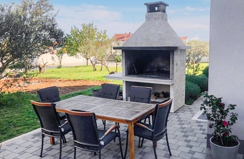 Turanj Apartment | Nice apartment in Turanj with WiFi