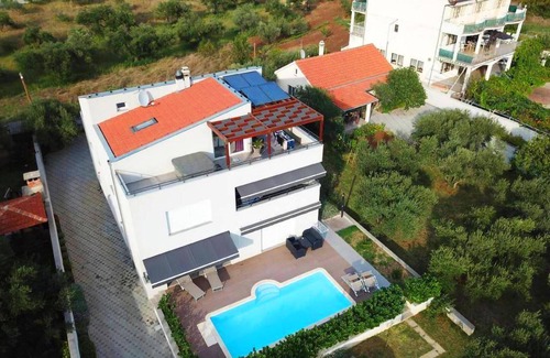 Turanj Apartment | Nice apartment in Turanj with WiFi
