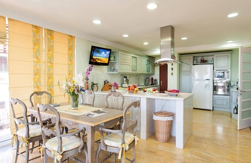 Sonnenland House | Nice apartment in villa for 10 people with WIFI, private pool, TV and patio