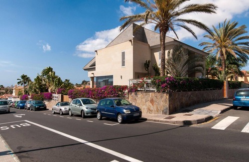 Sonnenland House | Nice apartment in villa for 10 people with WIFI, private pool, TV and patio
