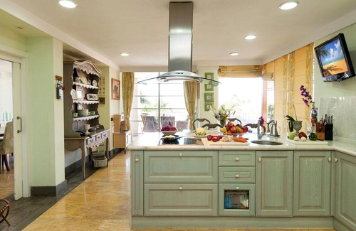Sonnenland House | Nice apartment in villa for 8 guests with WIFI, private pool, TV and patio