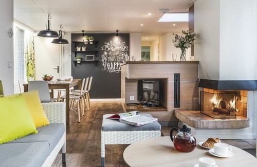 Les Barils House | Nice apartment in villa for 4 guests with pool, hot tub, WIFI, TV, terrace and parking