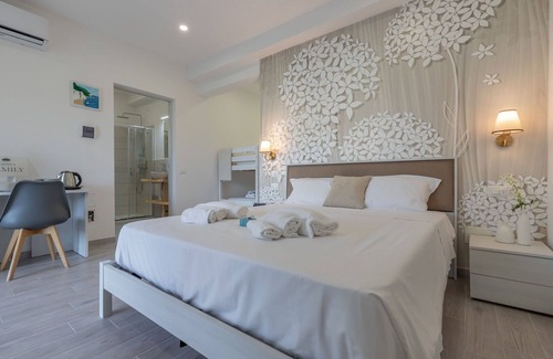 Osimo Villa | Nice apartment in villa for 4 guests with A/C, WIFI, pool, TV and parking, close to Porto Recanati
