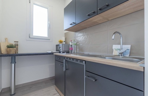 Osimo Villa | Nice apartment in villa for 4 guests with A/C, WIFI, pool, TV and parking, close to Porto Recanati