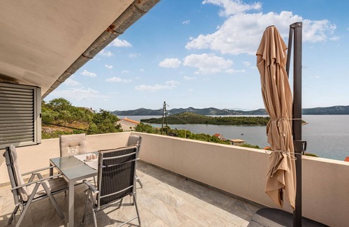 Mali Iz Apartment | Nice apartment in Veli Iz