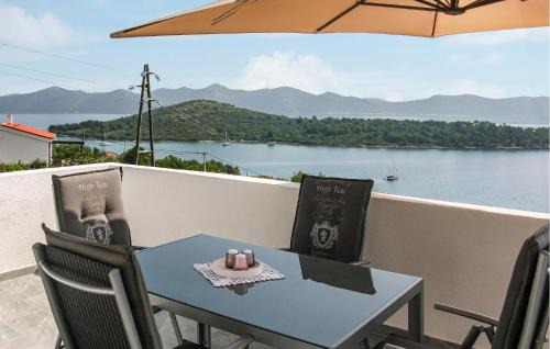 Mali Iz Apartment | Nice Apartment In Veli Iz