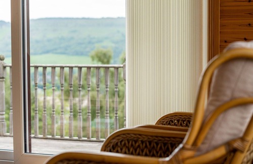 East Lewiston House | Nice apartment in villa for 6 guests with WIFI, TV, patio and panoramic view