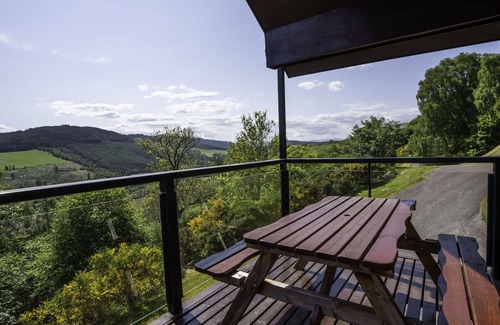 Drumnadrochit House | Nice apartment in villa for 6 people with WIFI, TV, patio and panoramic view