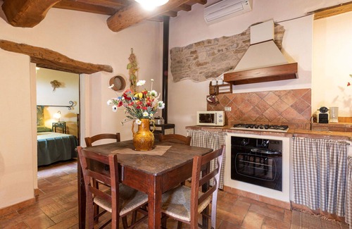 Poggi del Sasso Villa | Nice apartment in villa for 2 people with WIFI, A/C, pool, TV, patio and pets allowed