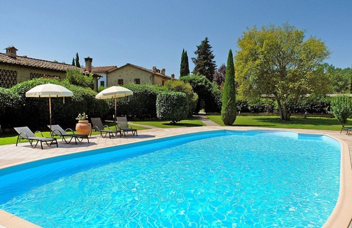 Poggiarello Villa | Nice apartment in villa with WIFI, pool, TV, terrace and pets allowed, close to San Gimignano