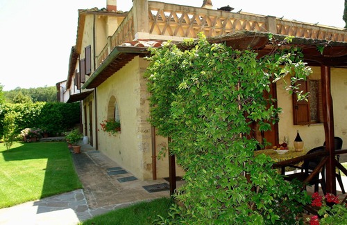 Poggiarello Villa | Nice apartment in villa with WIFI, pool, TV, terrace and pets allowed, close to San Gimignano