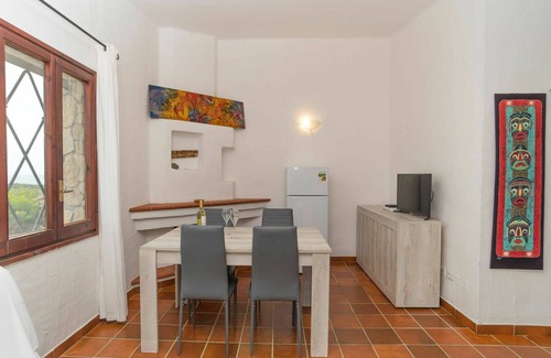 Sant'Elmo House | Nice apartment in villa for 10 guests with A/C, TV, terrace and pets allowed