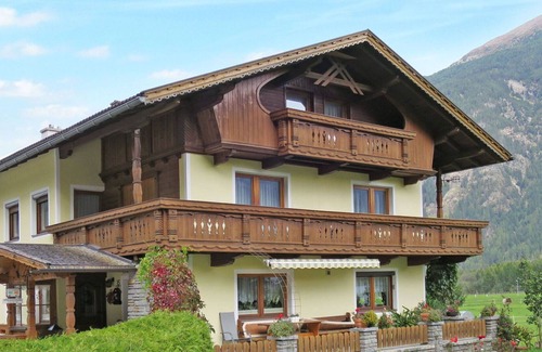 Laengenfeld Villa | Nice apartment in villa for 6 guests with WIFI, TV, balcony, pets allowed and parking