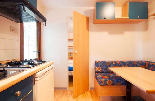 Cavallino-Treporti House | Nice apartment in villa for 4 guests with pool, A/C, WIFI, TV, terrace and pets allowed