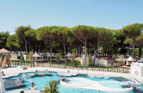 Cavallino-Treporti House | Nice apartment in villa for 4 guests with pool, A/C, WIFI, TV, terrace and pets allowed
