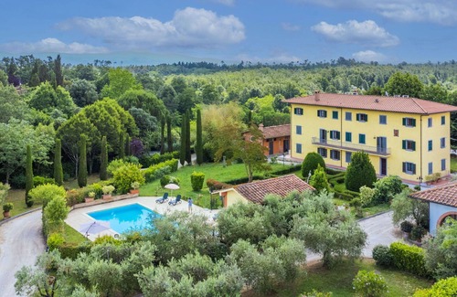 Fucecchio Villa | Nice apartment in villa for 10 guests with A/C, WIFI, hot tub, private pool, TV and pets allowed