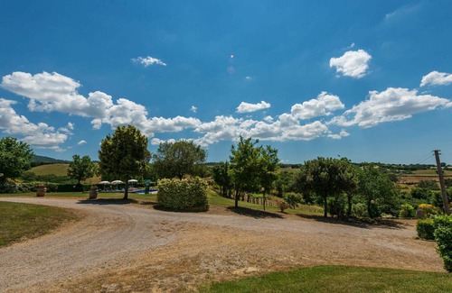 Scansano Villa | Nice apartment in villa for 4 people with A/C, pool, WIFI, TV, terrace, pets allowed and parking