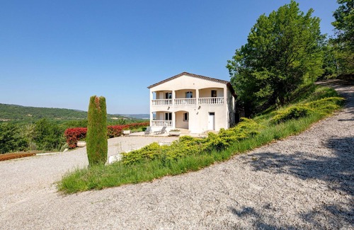 Bauduen Villa | Nice apartment in villa with WIFI, TV, balcony, pets allowed, panoramic view and parking