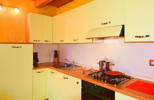 Peglio House | Nice apartment in villa for 6 guests with WIFI, TV and patio