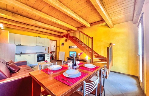 Peglio House | Nice apartment in villa for 6 guests with WIFI, TV and patio