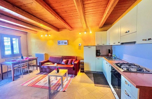 Peglio House | Nice apartment in villa for 6 guests with WIFI, TV and patio