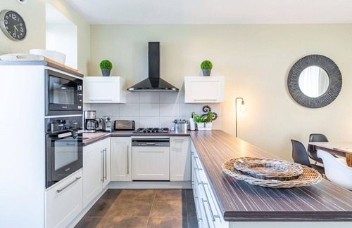 Caden Villa | Nice apartment in villa for 8 people with WIFI, private pool, TV, terrace and parking