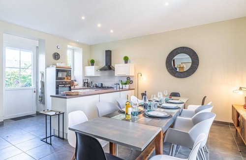 Caden Villa | Nice apartment in villa for 8 people with WIFI, private pool, TV, terrace and parking