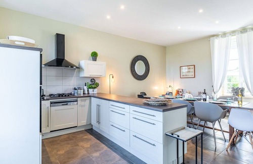 Caden Villa | Nice apartment in villa for 8 people with WIFI, private pool, TV, terrace and parking