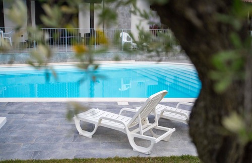 Citta Sant'Angelo Villa | Nice apartment in villa for 4 guests with pool, A/C, WIFI, TV, patio and pets allowed